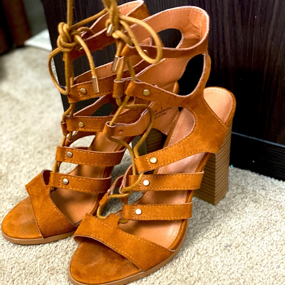 Tie block heel sandals!